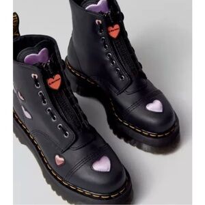 Dr. Martens Sinclair Heart ❤️ Platform Boot - 5 US
